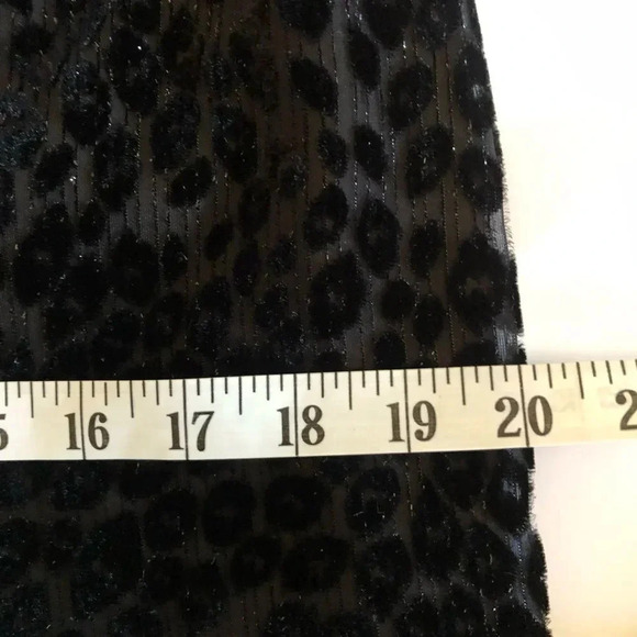BEAUTIFUL black velvet and sheer metallic cheetah print pencil skirt size 6 - Picture 10 of 13